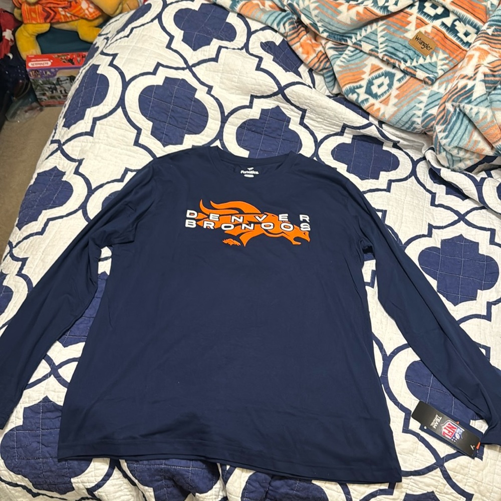 Men’s XL long sleeve Denver Broncos shirt new with tags